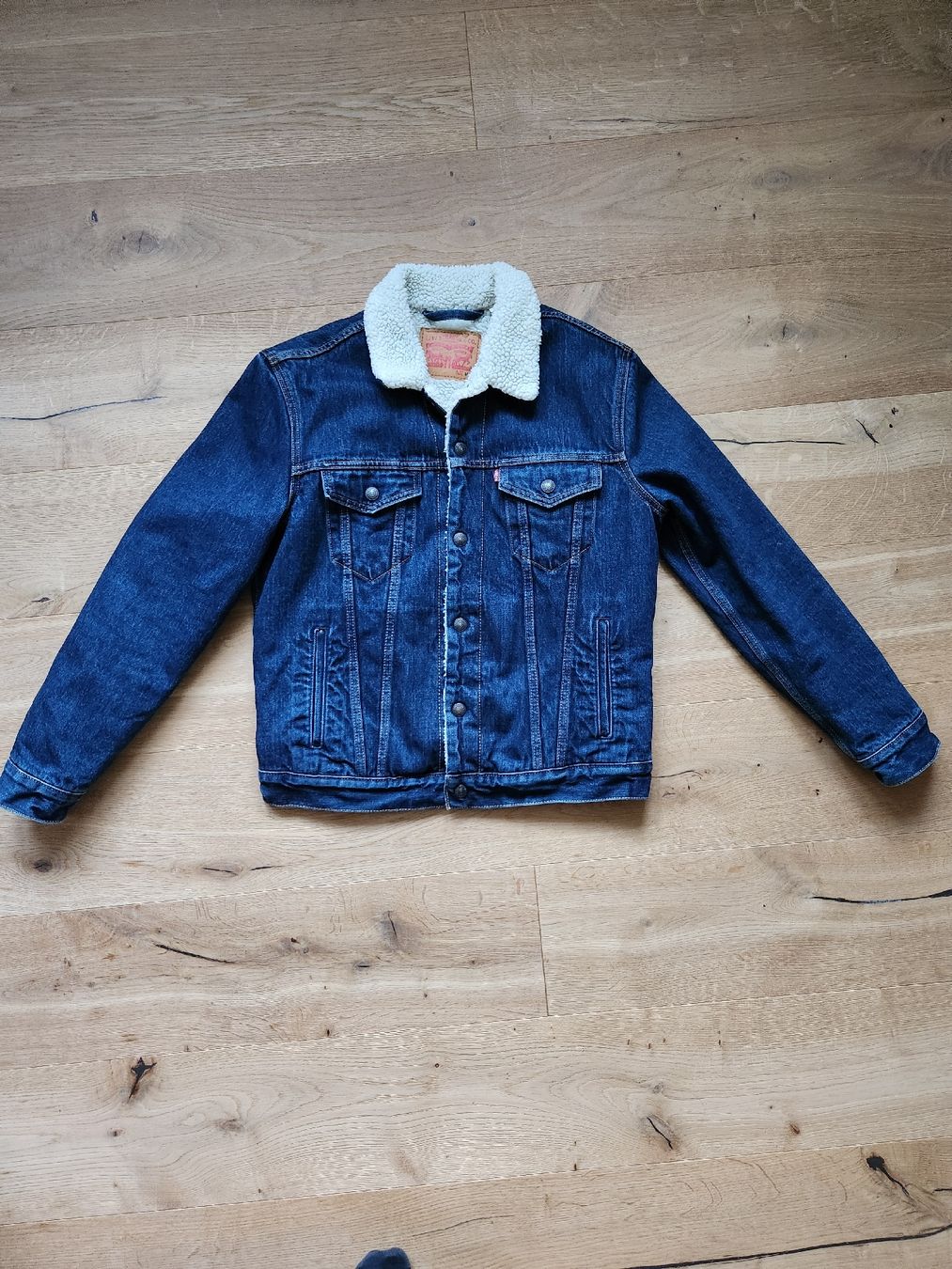 Levi's Giacche: Levi's Jeansjacke mit Teddyfutter dunkelblau Grösse M – Nuovo (secondo la descrizione) da Lichtensteig venduto da lis_w7s6