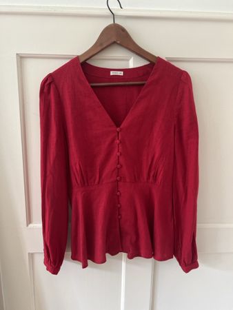Taillierte Oysho-Bluse in klassischem Rot (S)