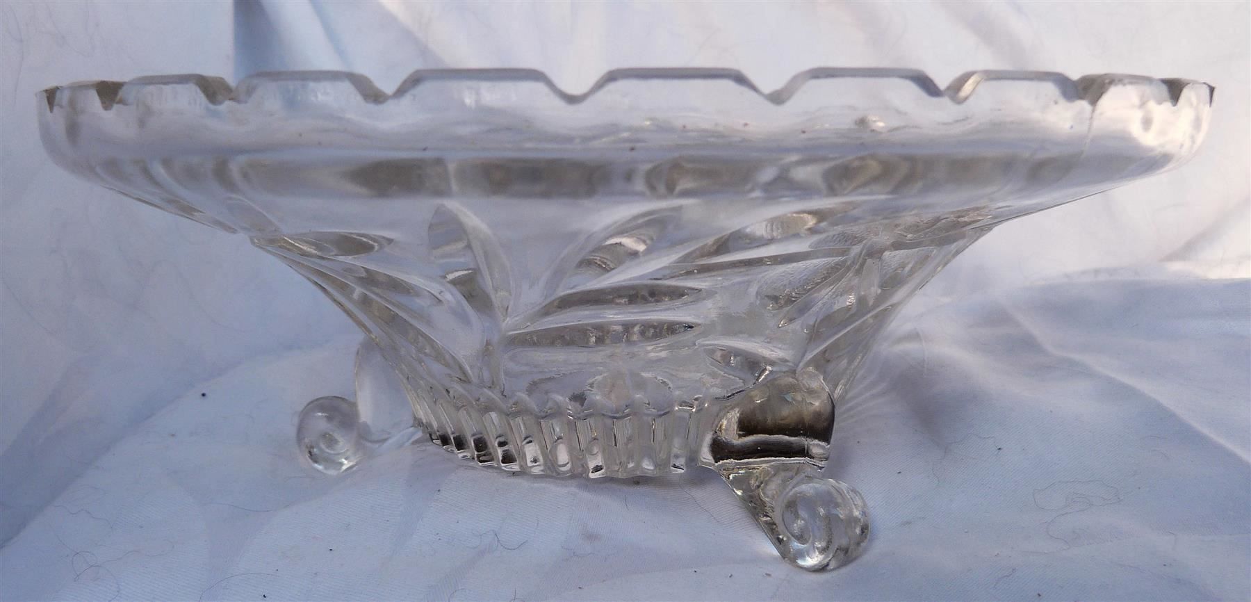 Schalen: Glasschale auf 3 Füssen, vintage %% – Gebraucht aus Nunningen von Ave51