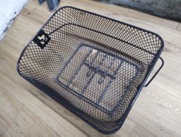 Schwarzer Drahtkorb fürs Fahrrad