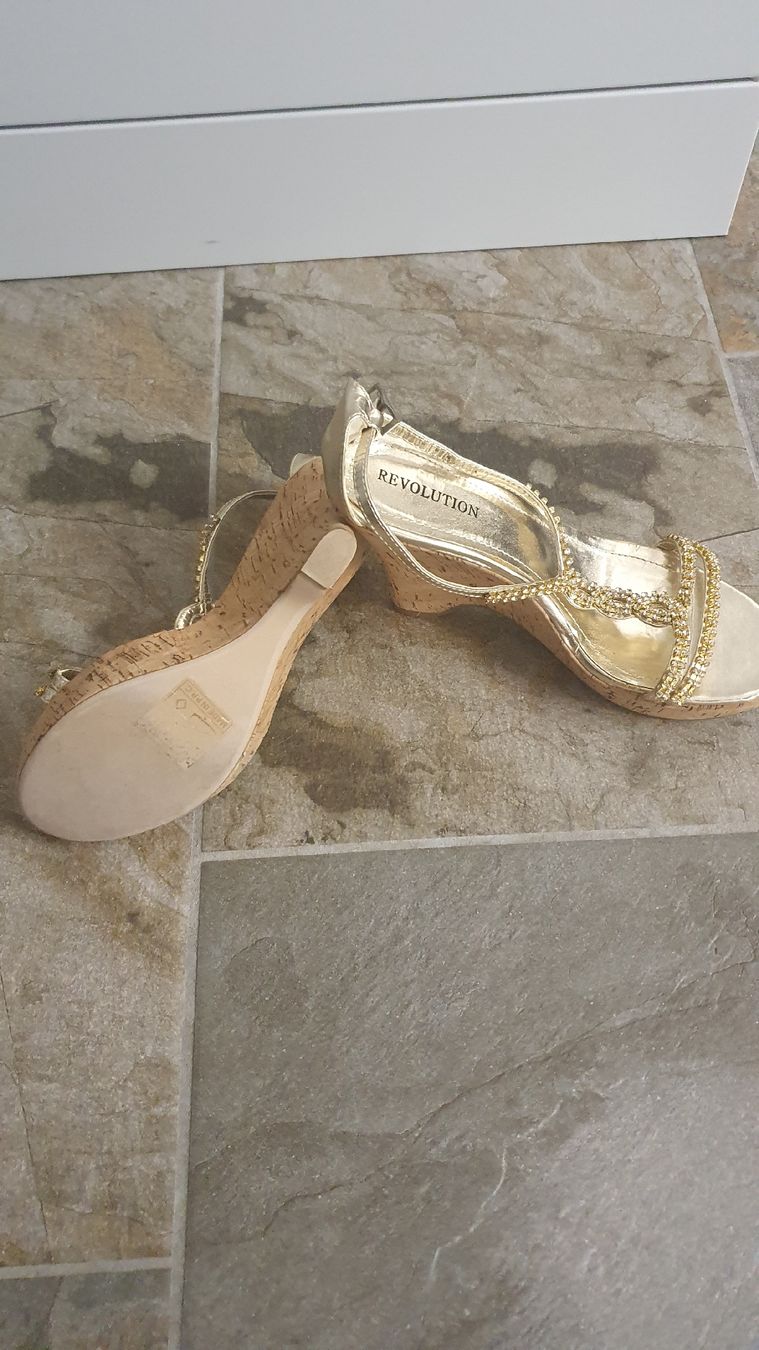 Scarpe da donna: Goldene Sandalen mit Strass, Grösse 36 – Usato da Kölliken venduto da Jonalu 1
