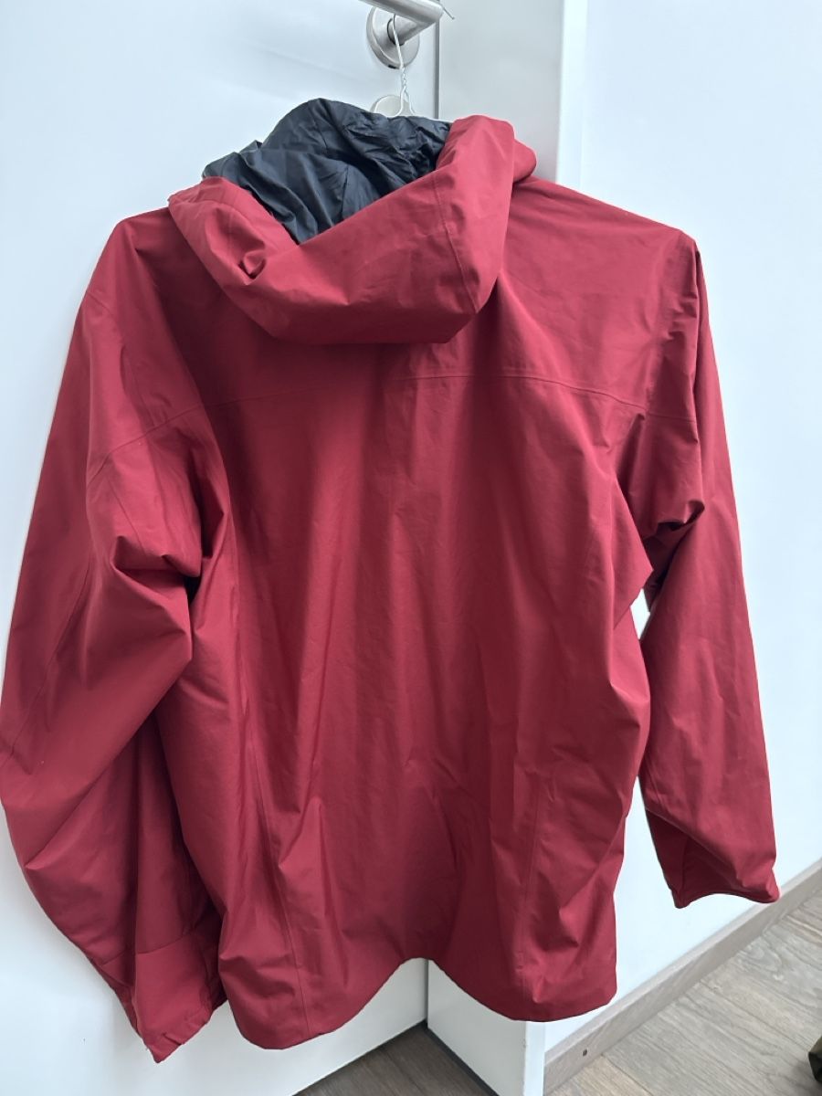 Arcteryx Jacken: Arc'teryx Jacket Red Hooded  – Gebraucht aus Zürich von flo_2wkz 2