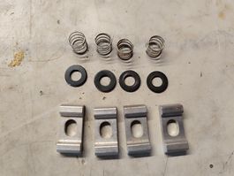 4 Klemmplatten mit Federn zu INCA Mayor Keissäge