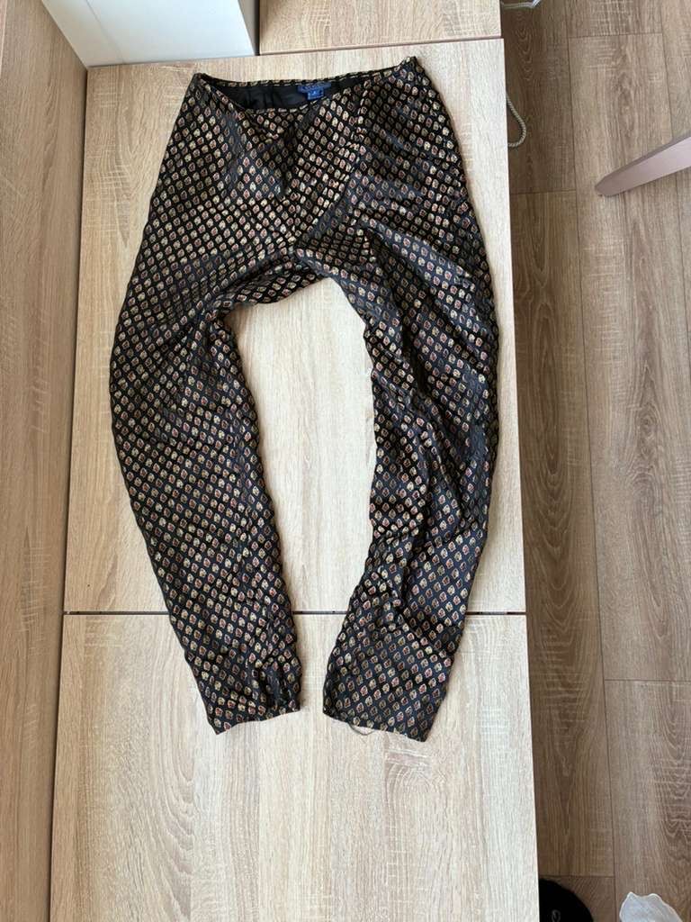 Pantaloni: Silk pants, size W38 – Usato da Genève venduto da kir_g5wt