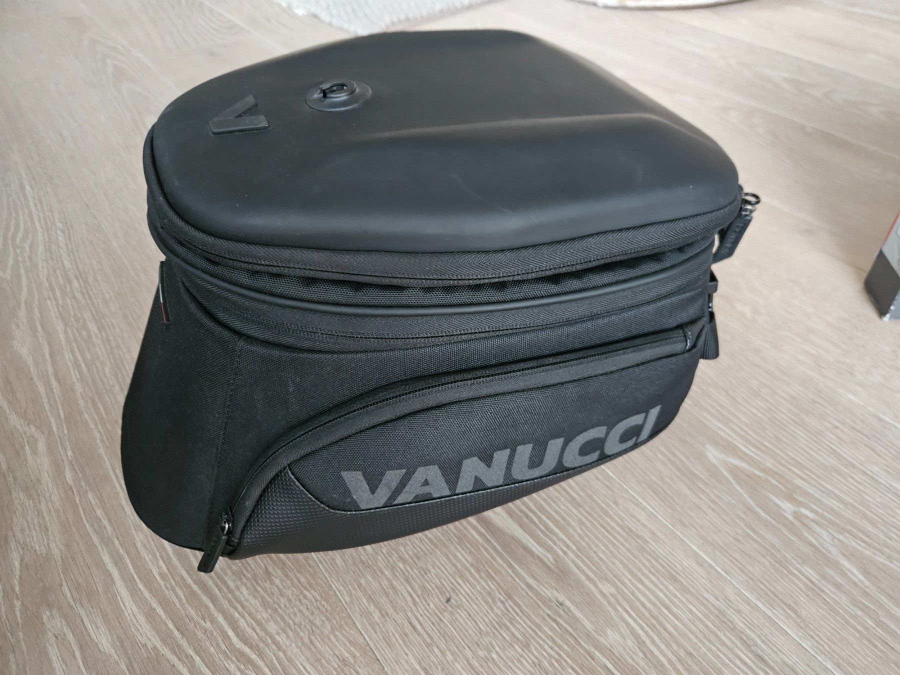 Vanucci Taschen: Vanucci Tankrucksack + Givi Seatlock S430 – Gebraucht aus Zürich von sim_ndx7 1