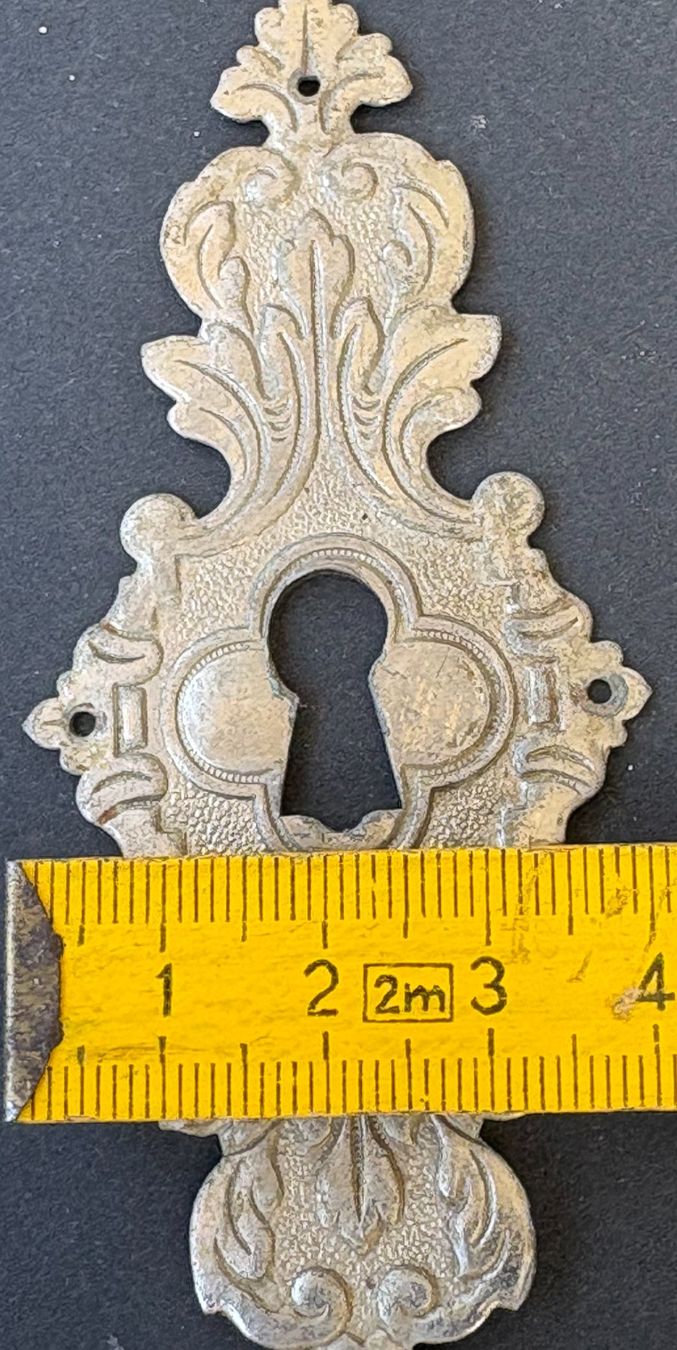 Ferramenta: ANTIKE SCHLÜSSELROSETTE – Usato da Ostermundigen venduto da wini63 5