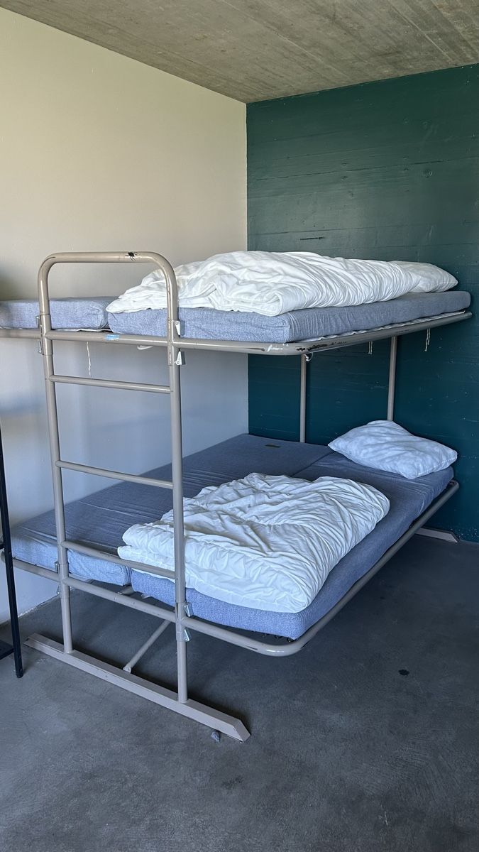 Letti: Hochbetter 3x à 8 Personen – Usato da Kriens venduto da mofa.teile.occasion