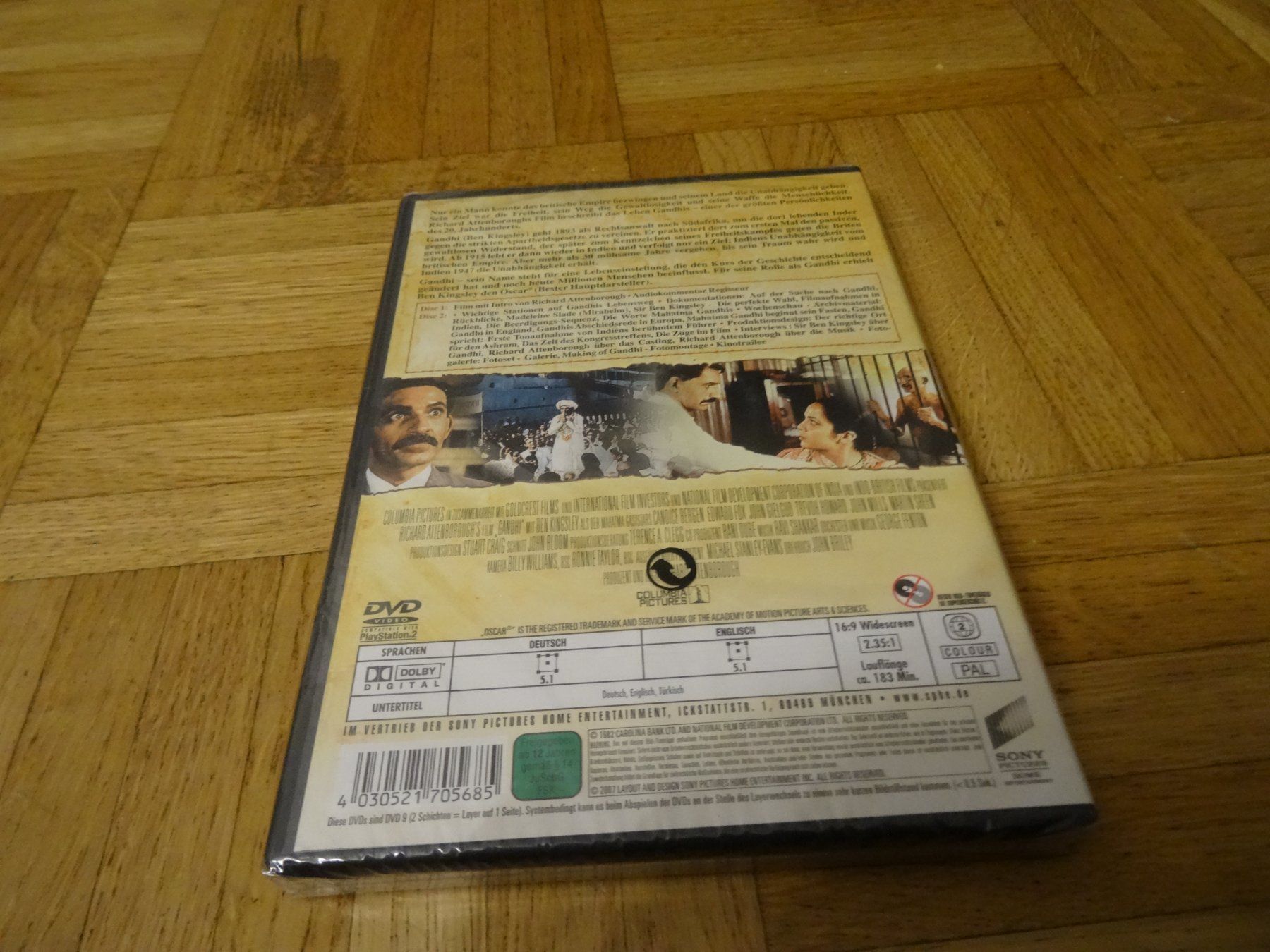 Tutti i DVDs: Gandhi - Deluxe Edition DVD  NEUWARE – Nuovo e nell'imballaggio originale da Olten venduto da Disc-Verkauf 1
