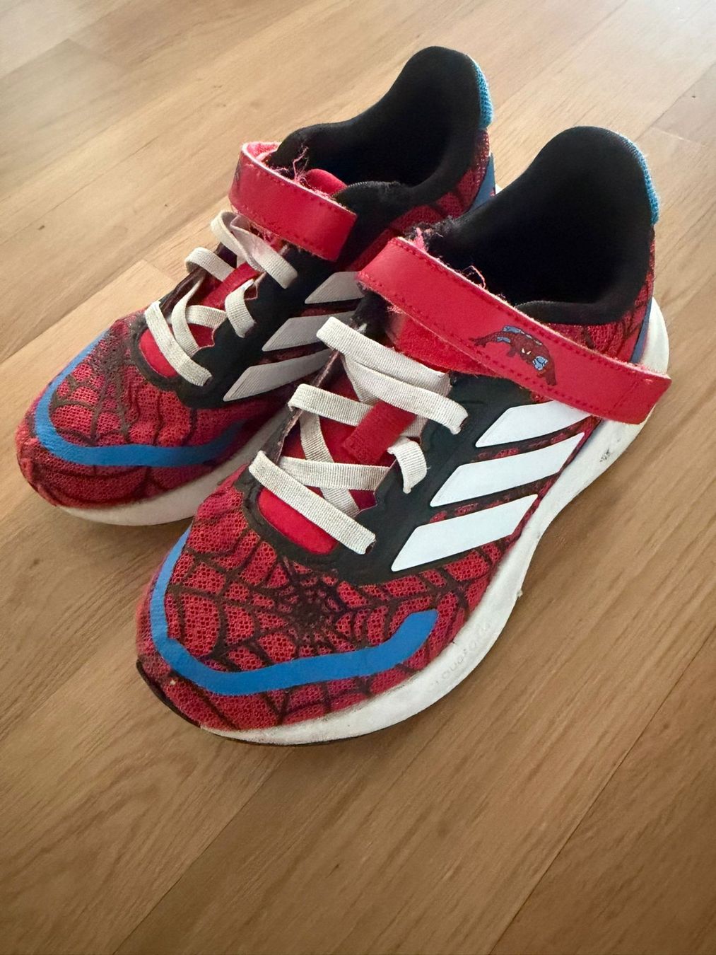 Adidas Scarpe per ragazzi: Adidas Spider Man 29 – Usato da Adliswil venduto da rudas