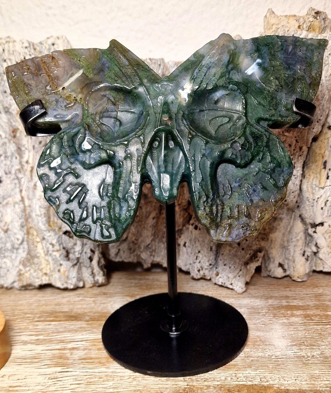 Minerali & Pietre curative: Moosachat Schmetterling Skull 405g – Nuovo (secondo la descrizione) da Matzingen venduto da Shay_Crystalz
