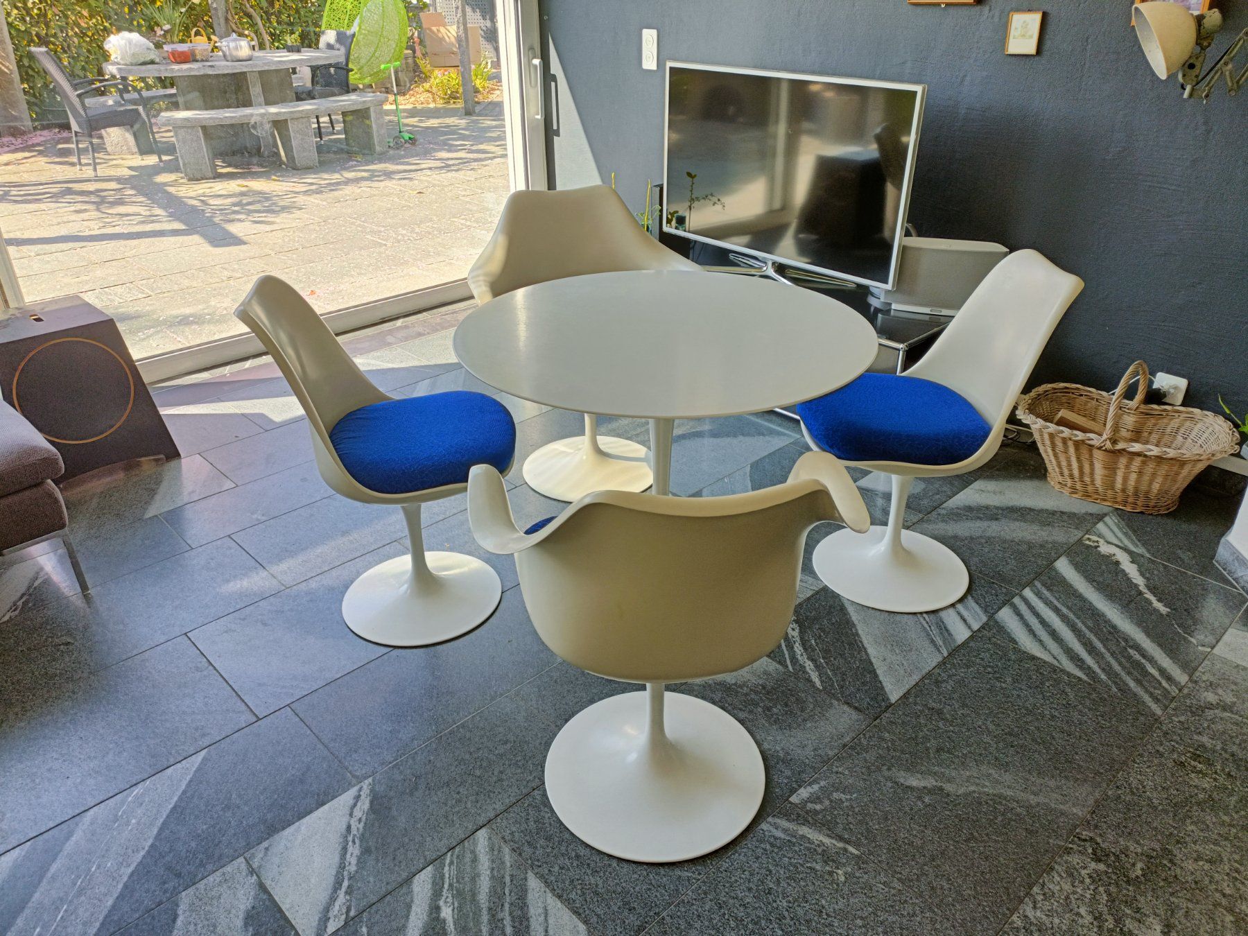 Knoll Set di tavolo e panche: Knoll Saarinen Set – Usato da Schmitten FR venduto da oldtimer82 2