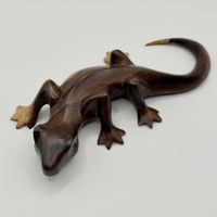 Handgeschnitzte Holz-Eidechse – Original Design von Fath