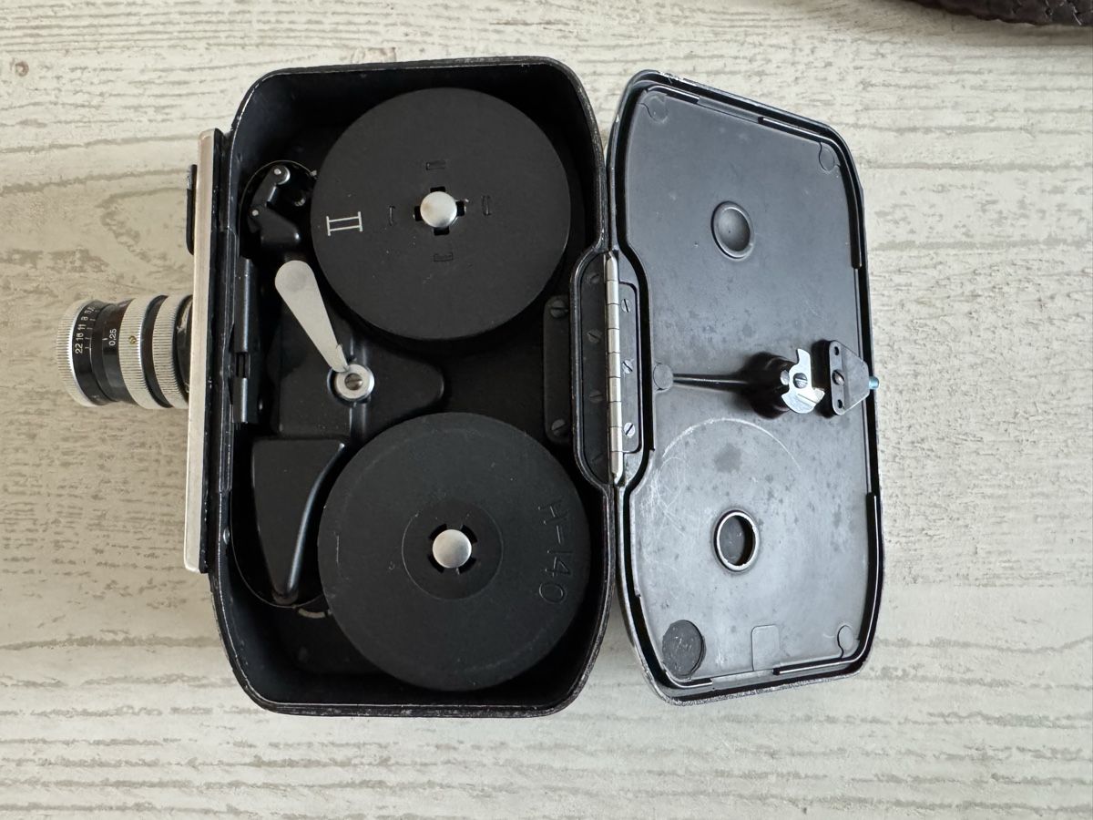 Bolex Fotocamera: Bolex paillard 8c  8mm kamera – Usato da Zunzgen venduto da milesdavis76 7