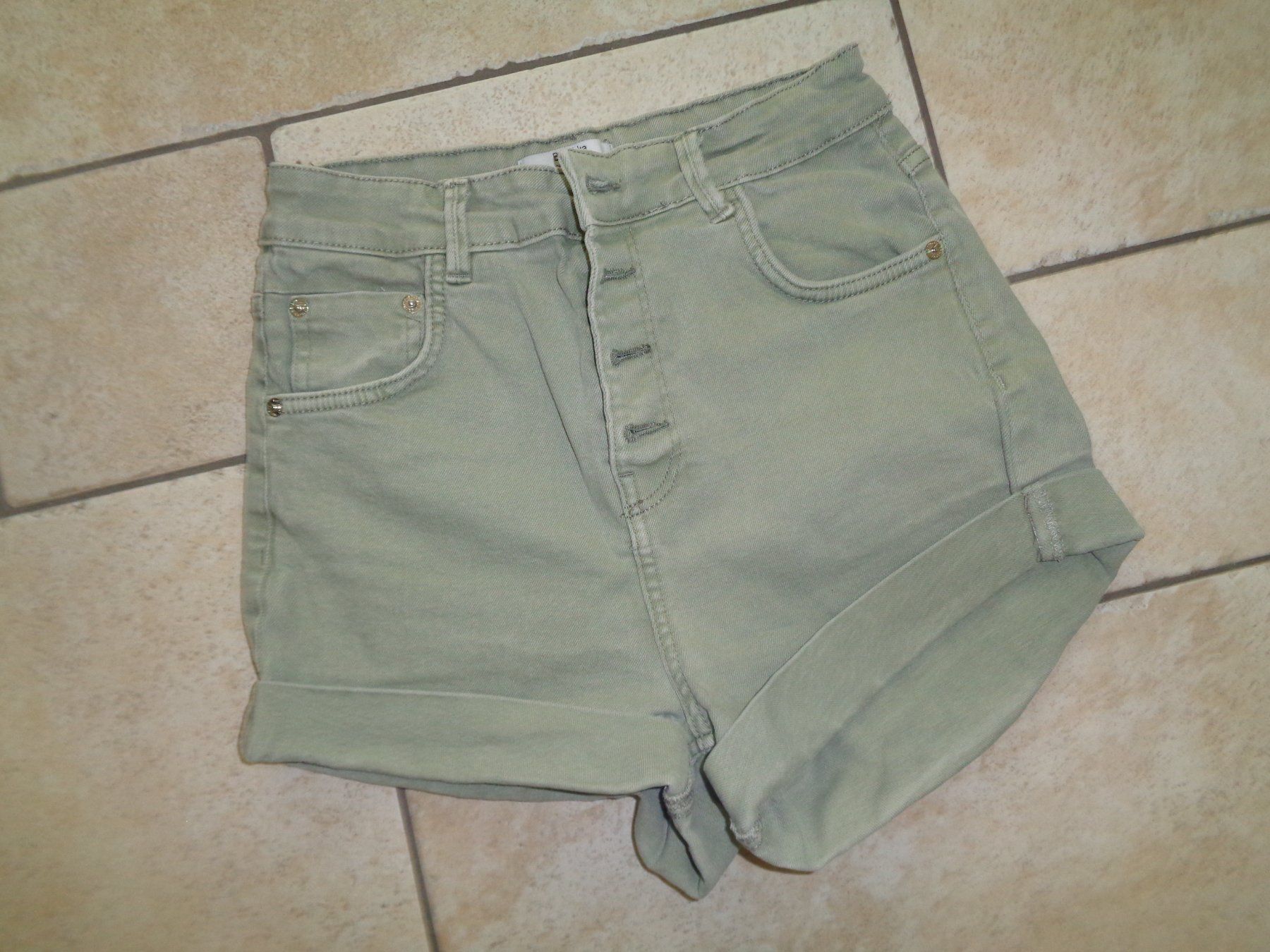 Bershka Pantaloni: Shorts  Bershka  Grösse 36 – Usato da Kreuzlingen venduto da Robi-2003
