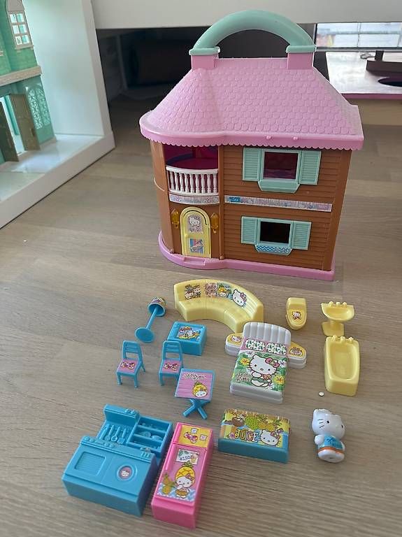 Spielzeuge: Hello kitty Spielhaus verschließbar – Gebraucht aus Gümligen von xifenglie