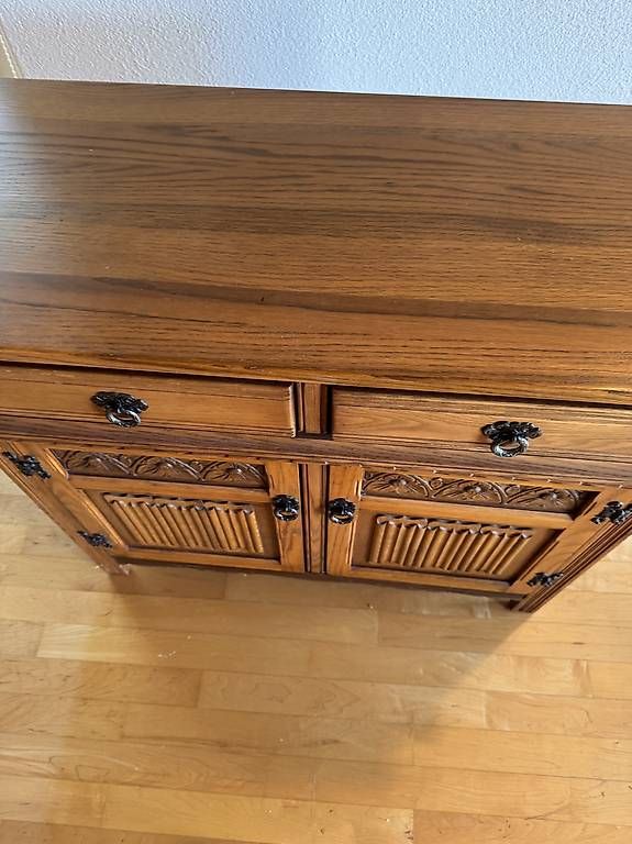 Cassettiere: Massives Holz-Sideboard / Kommode  rustikaler Stil – Usato da Möriken AG venduto da nma_2hx5 2