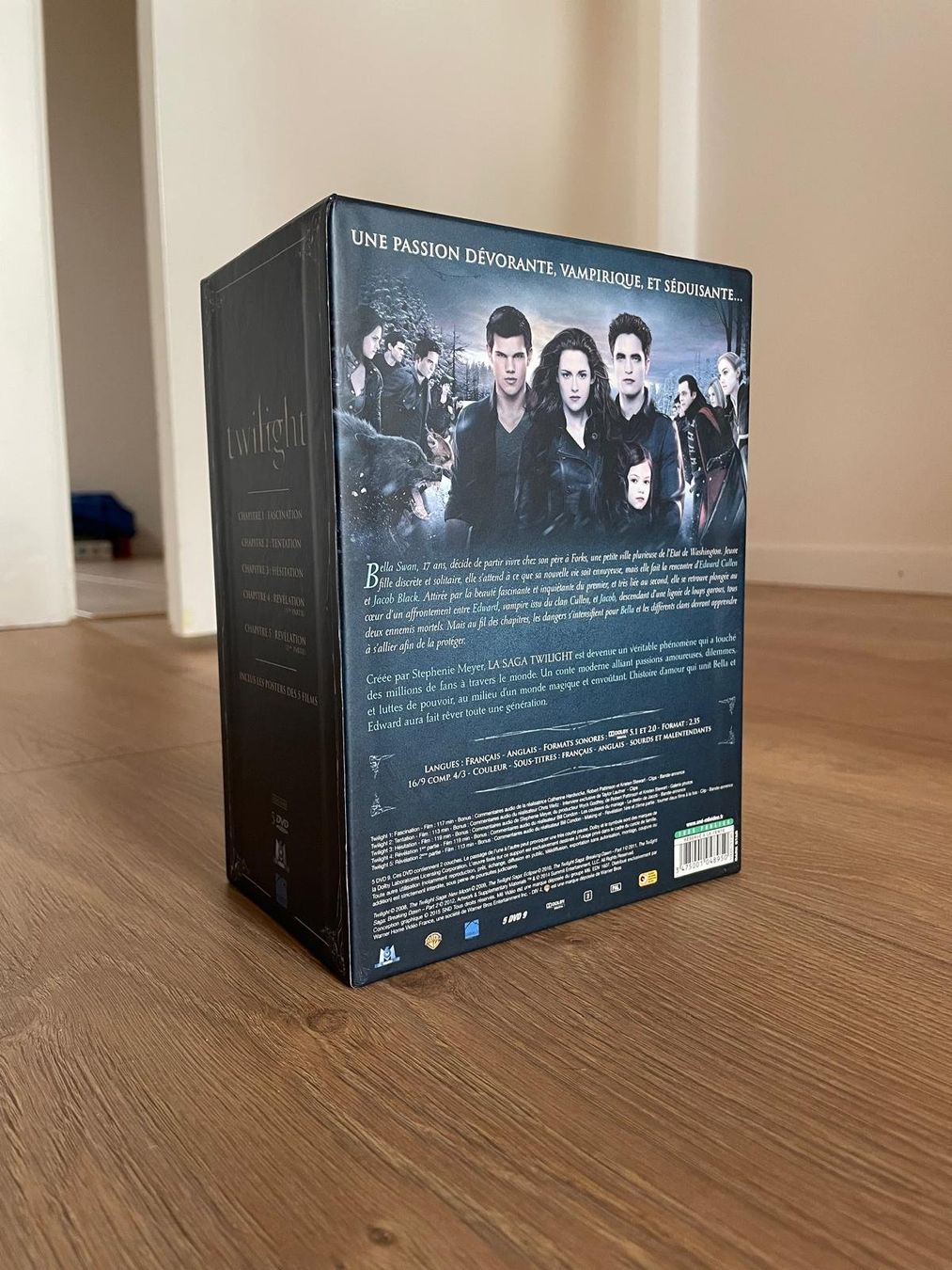 Tutti i DVDs: Coffret DVD Saga Twilight Complète + posters – Usato da Lonay venduto da steve.paquier 1