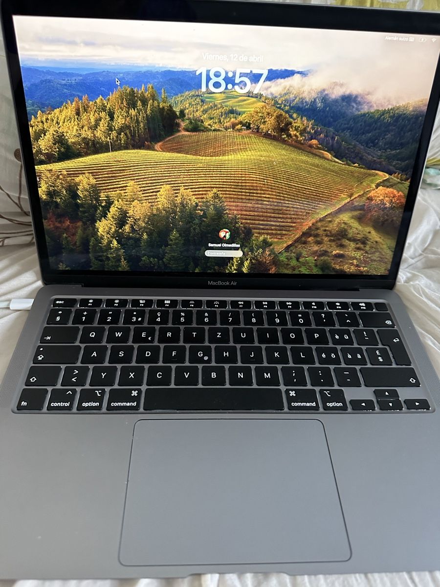 Apple Notebooks: MacBook Air 13-inch – Neu (gemäss Beschreibung) aus Schliern b. Köniz von