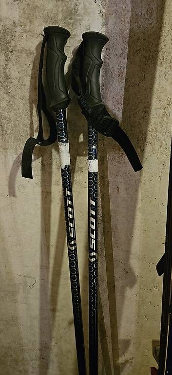 Skis: Ski set with good condition  – Gebraucht aus Enggistein von onu_7c28 1