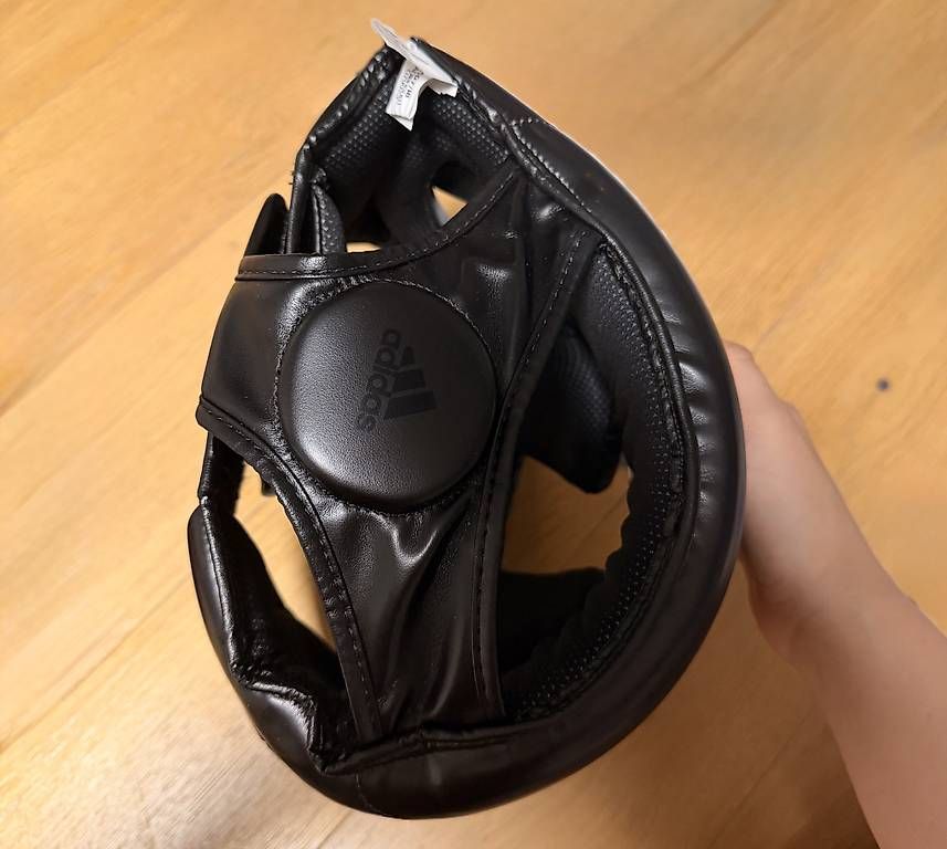 Chapeaux, bonnets & casquettes: Proteggi testa adidas  – D'occasion à Camorino par sof_8gry 2