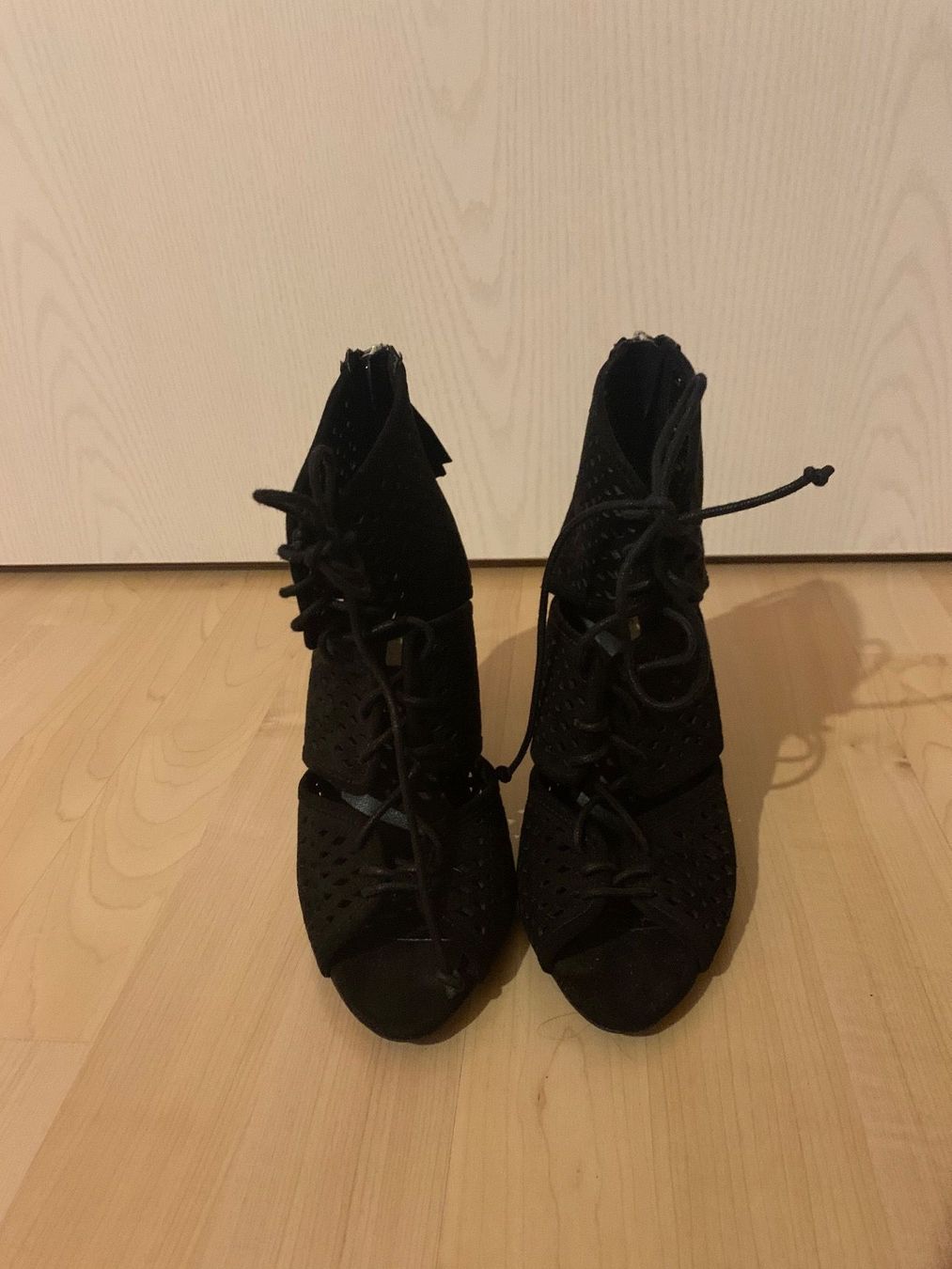 Zara Scarpe da donna: Zara Basic Schnürrsandaletten mit Absatz – Usato da Triengen venduto da nes_l8cj