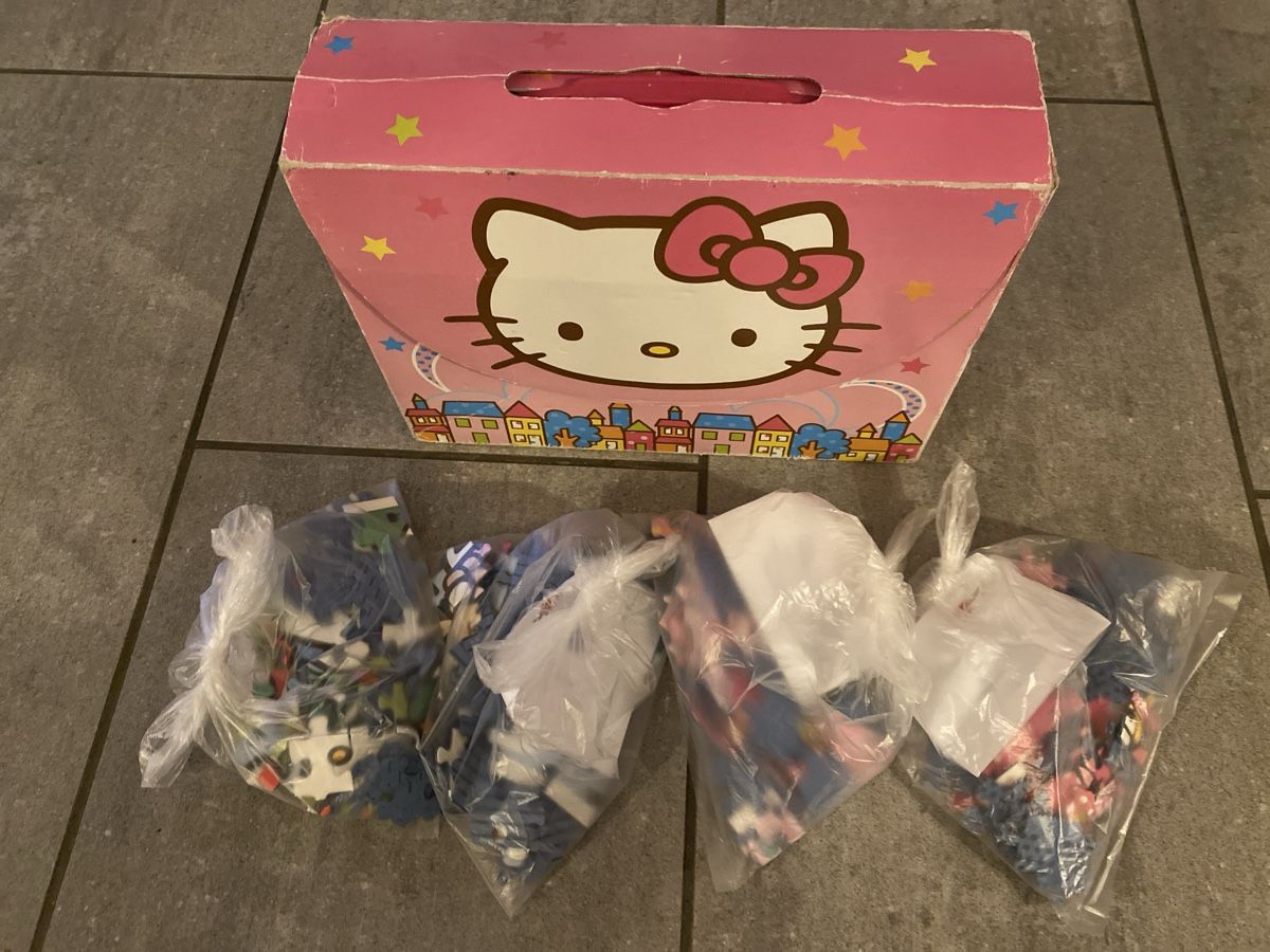 Puzzle: 4 HELLO KITTY Puzzle, SANRIO im Koffer – Usato da Niederbüren venduto da funkel06 7