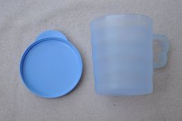 Tupperware tasse avec couvercle - Trinkbecher