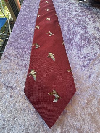 Highlander Krawatte Seide rot mit Vogelmotiv neu