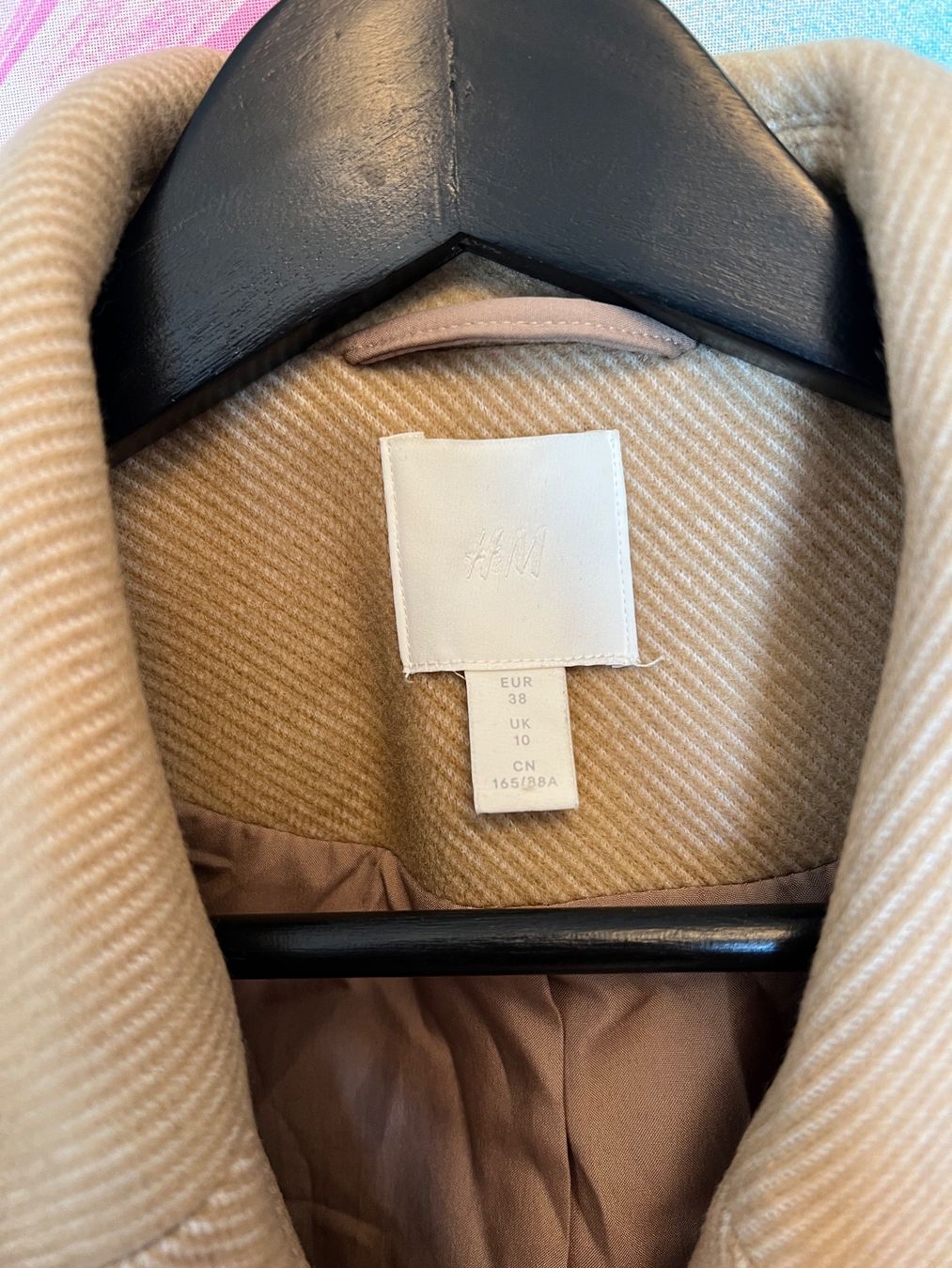 H&M Cappotti: Long manteau beige H&M 38 – Usato da Neuchâtel venduto da Thesebootsaremadeforwalking 1