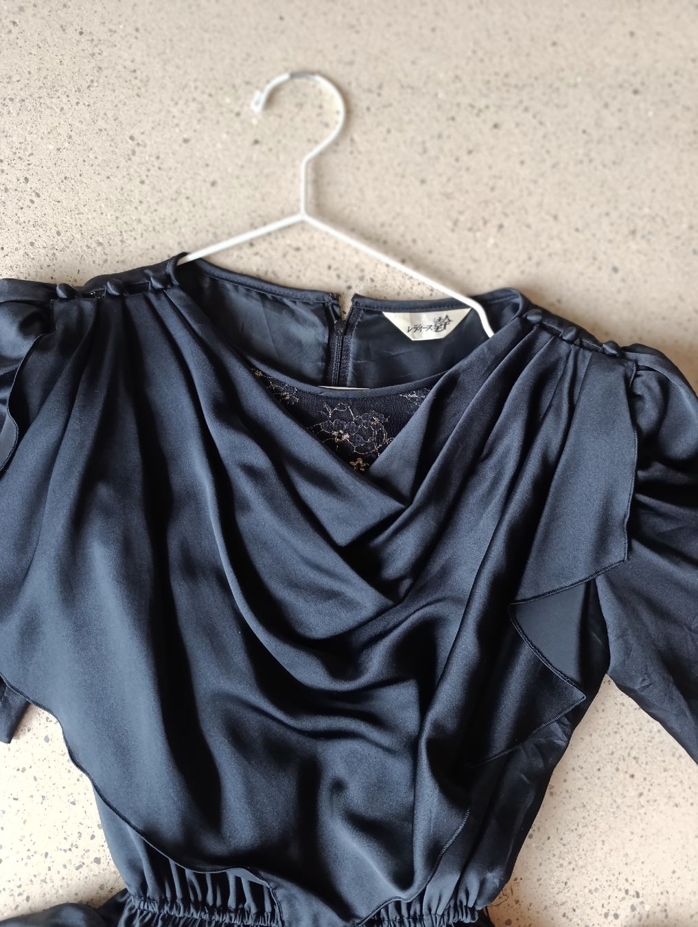 Vestiti: Elegantes Kleid mit Wasserfallausschnitt – Usato da Thalwil venduto da NiaBee 2