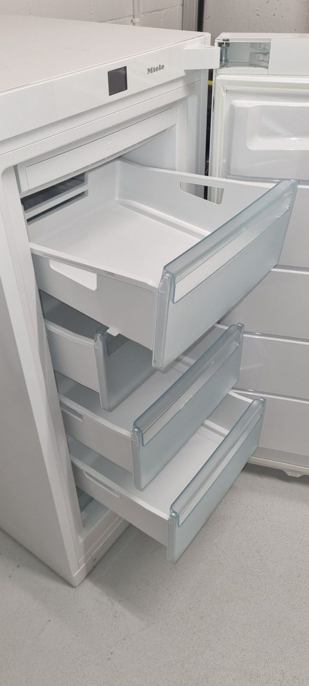 Miele Congelatori: Gefrierschrank Miele FN 22263 ws – Usato da Kaltacker venduto da Andy1969 4