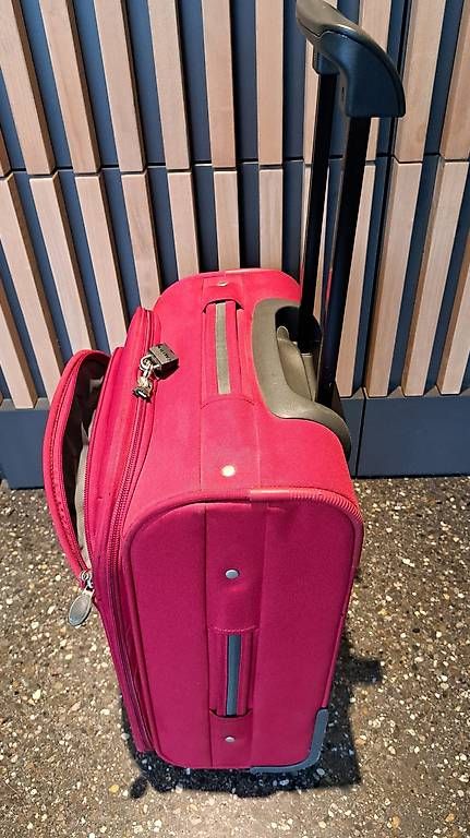 Valigie & Borse: Roter Koffer / Trolley  – Usato da Lützelflüh-Goldb venduto da tomwunderlich