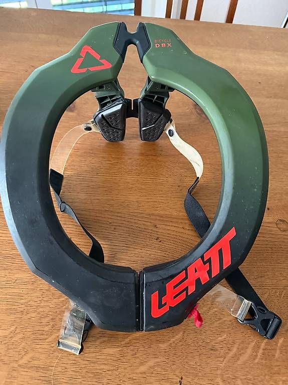 Protezioni & Imbottiture: LEATT Neck Brace DBX Grösse L/XL – Usato da Zürich venduto da bebe_braun