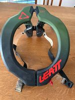 LEATT Neck Brace DBX Grösse L/XL