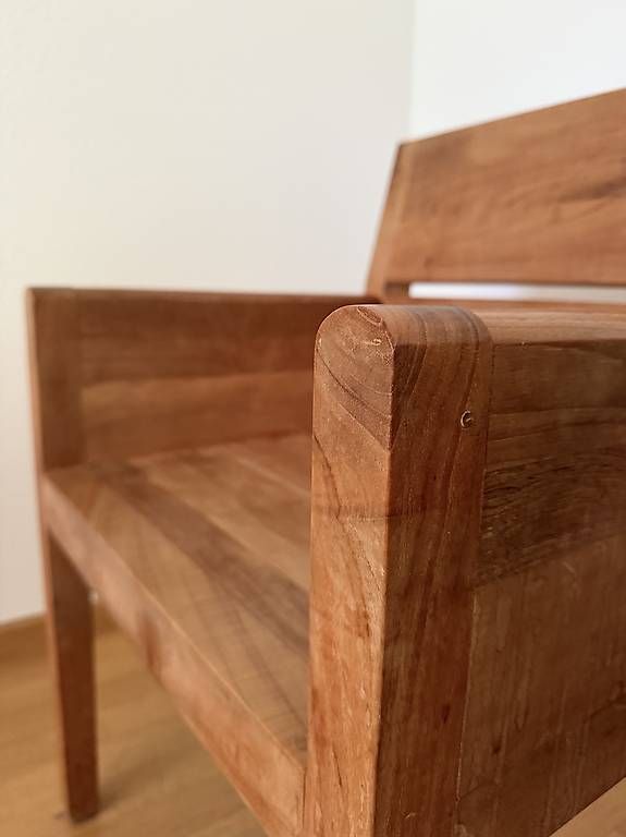 Sedie: 2 robuste Stühle aus Massivholz – Usato da Riehen venduto da pau_vl6b 3