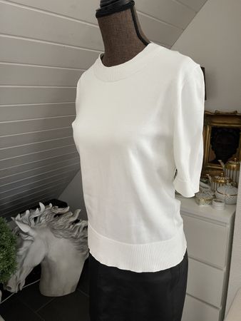 COS Feinstrickshirt aus Baumwolle – Weiss– Gr. S