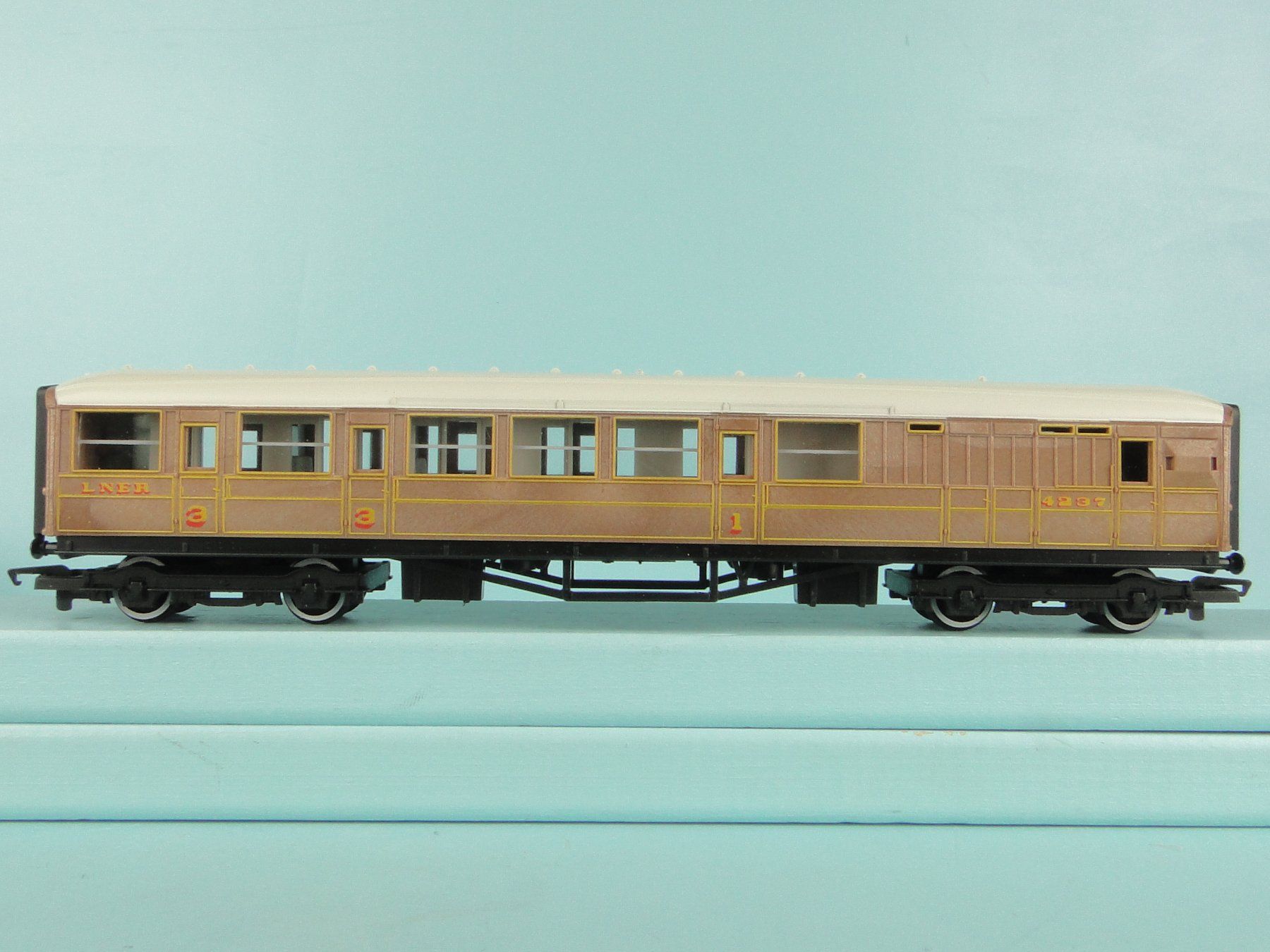 Hornby Modellini di ferrovie: Hornby R 478 LNER Brake Composite – Usato da Bülach venduto da cann11 5