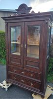 Antiker Vitrinenschrank / Buffetschrank mit Glastüren