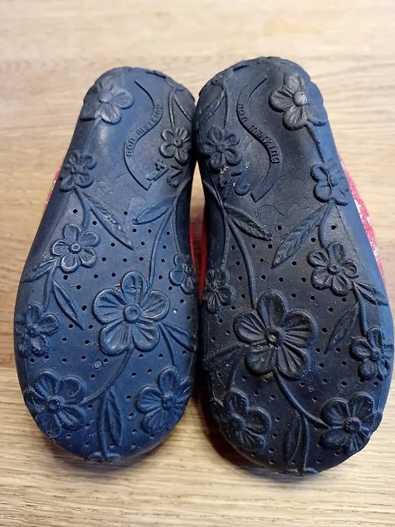 Schuhe für Jungen: Finken / Hausschuhe Grösse 24 – Gebraucht aus Auw von luszur 2