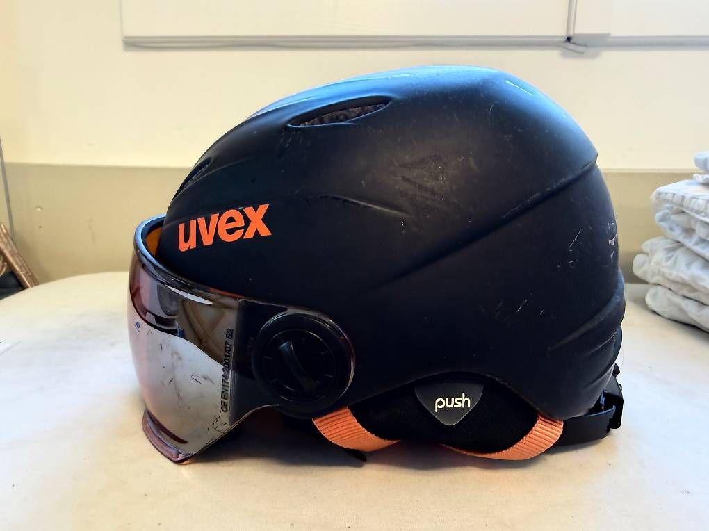 Caschi: Uvex Skihelm Kinder 54-56cm  – Usato da Horgen venduto da hickebutz 1
