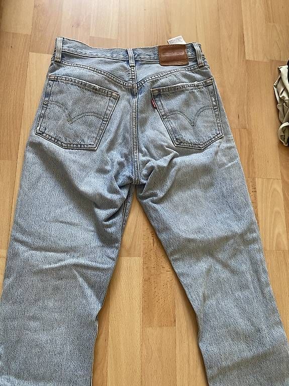 Levi's Jeans: Levis 501 Jeans Crop Hellblau 24x26 – Usato da Bern venduto da n-dine