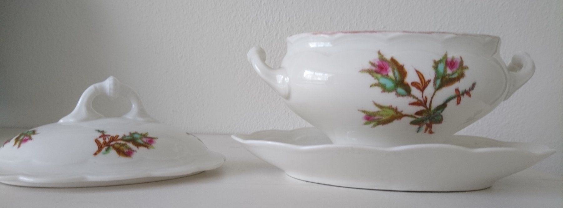 Ciotole: Saucière mit Rosenmotiv – Usato da Schüpfen venduto da ardiphne 1