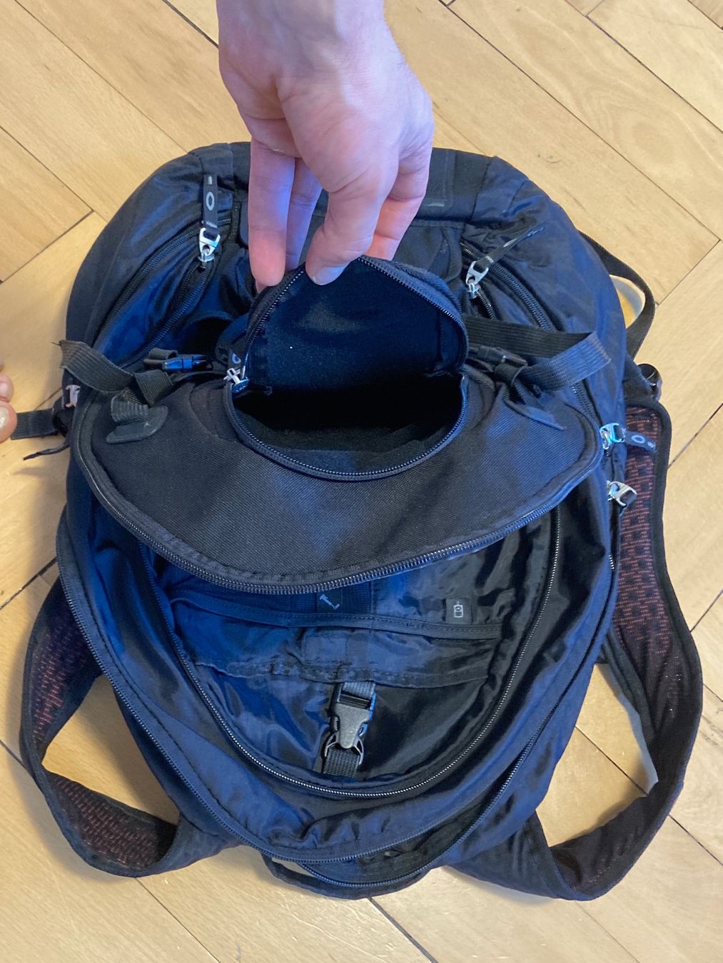 Oakley Zaini: Vintage 90s Oakley Backpack Unreleased Sample 25L – Usato da Zürich venduto da le_souk 7