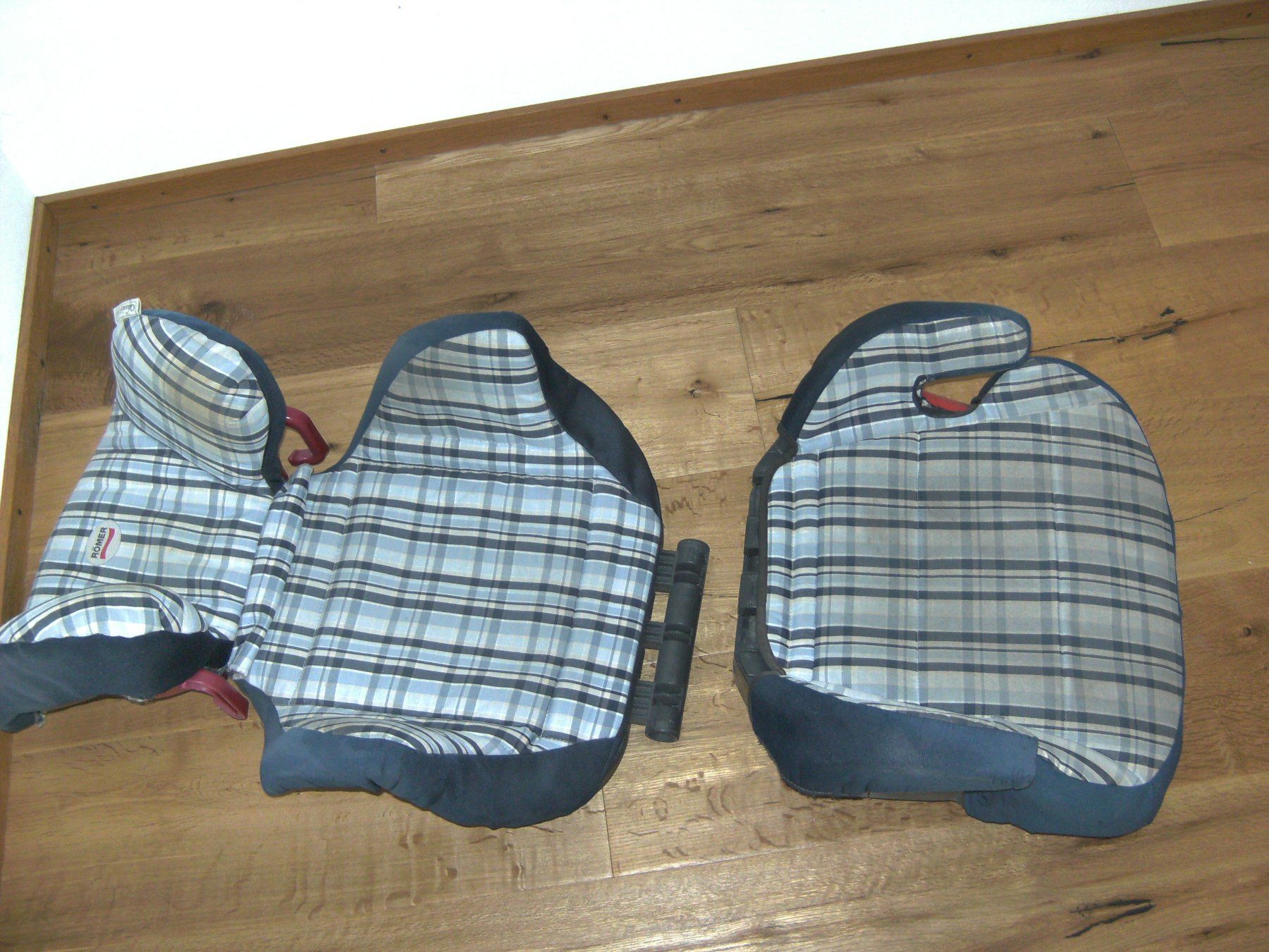 Britax Römer Seggiolini per auto: Römer universal Kinderautsitz 15 - 36 kg ECE R44/03 E1 – Usato da Andwil SG venduto da fladenbrot10 2