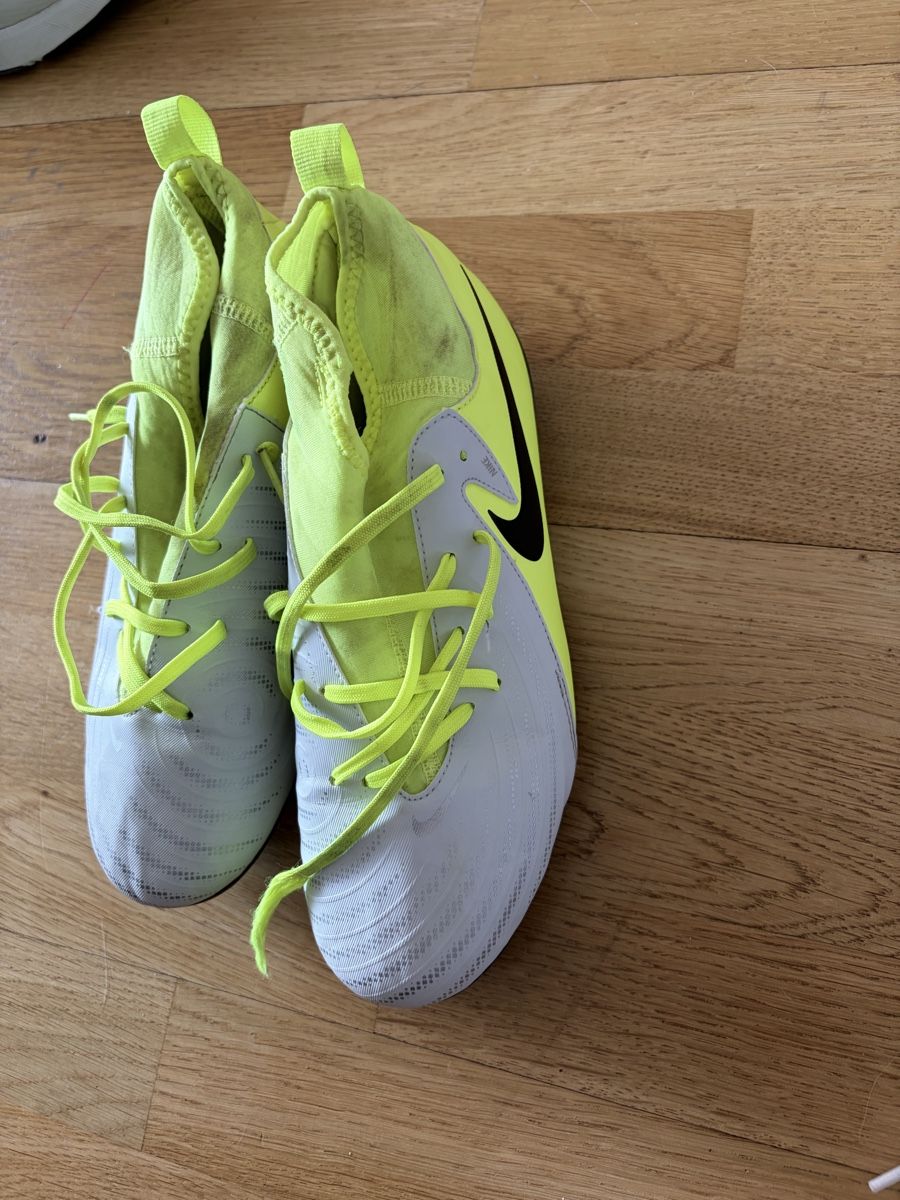 Scarpe per ragazzi: Fussballschuhe Nike Grösse 38 gebraucht – Usato da Bolligen venduto da ele_nhs7