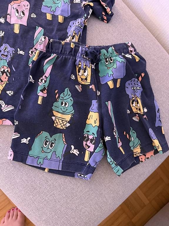 Lotti & Set di vestiti: Beach Set H&M Gr. 110 Glacé Motiv – Usato da Küsnacht ZH venduto da Leen 1