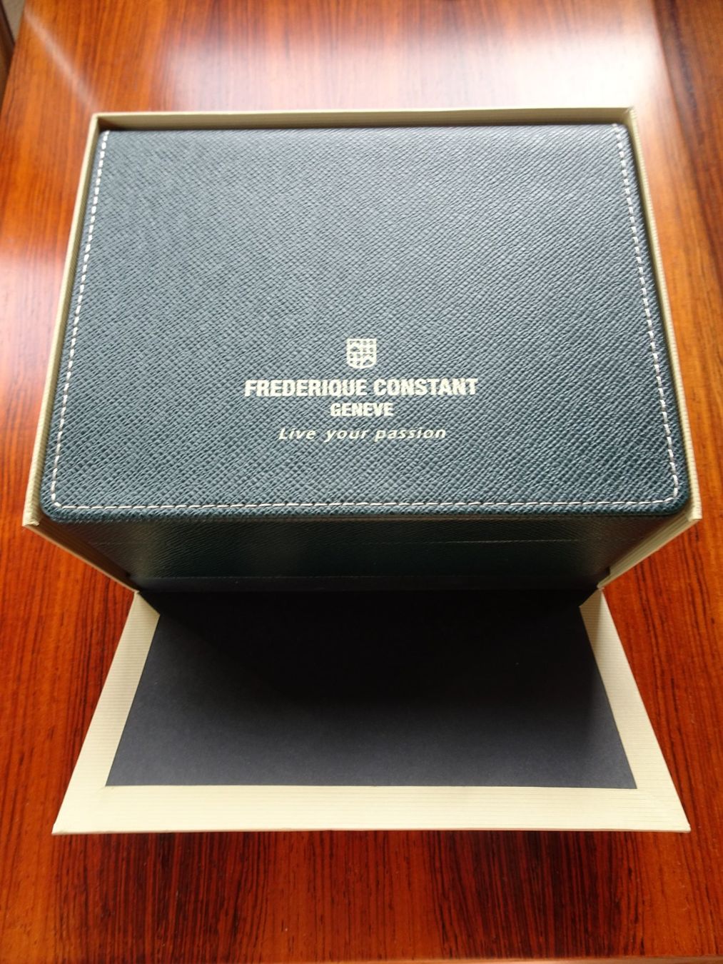 Scatole porta orologi: Uhrenbox mit Umbox FREDERIQUE CONSTANT GENEVE – Usato da Vernate venduto da Cervo0 3