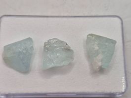 Lot Aquamarin roh total 21.6ct.