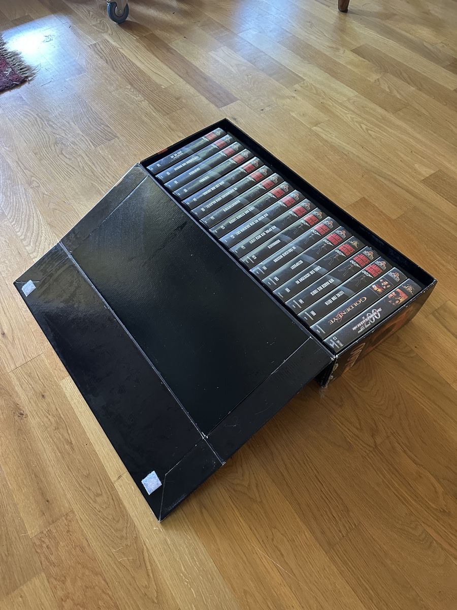 Toutes les VHS: 007 James Bond VHS Collection Box 18x – D'occasion à Bolligen par Bluejean1 2