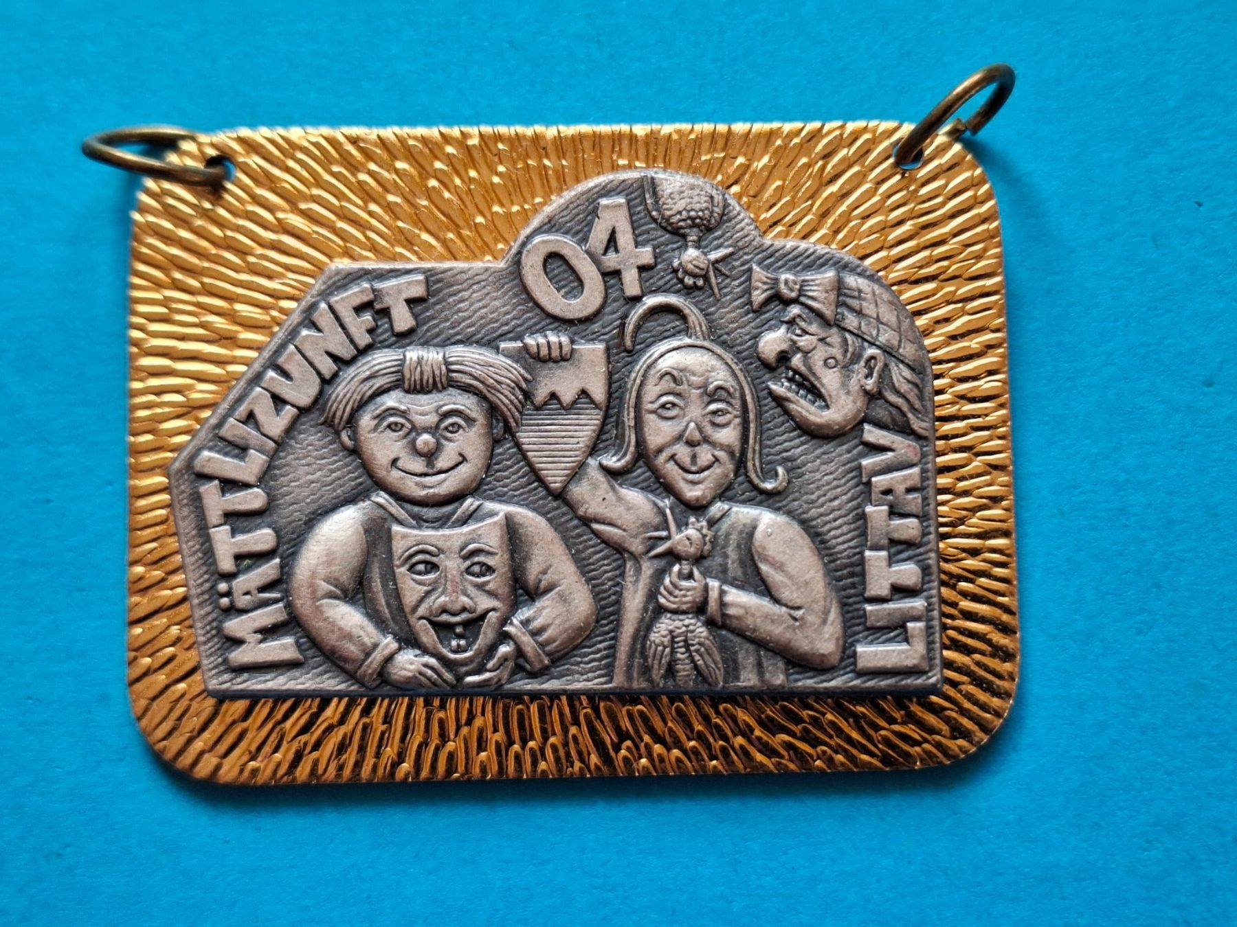 Placchette & Badge: Fasnacht Littau 2004 (A135) – Usato da Schwanden GL venduto da Suvorov